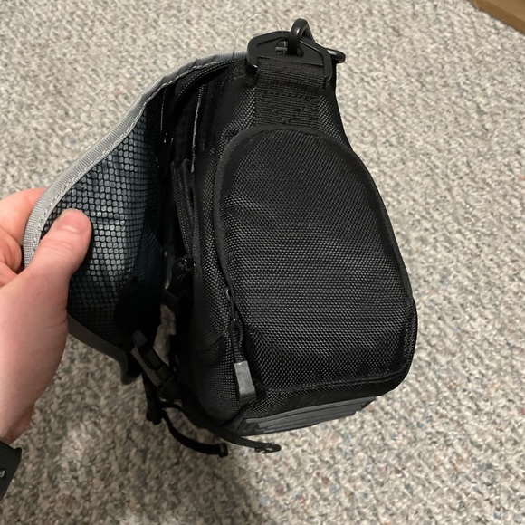 Nikon Compact Digital SLR Accessories Bag - Picture 7 of 9